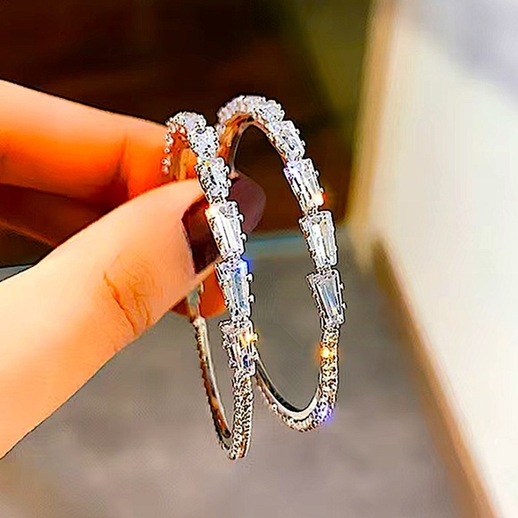 18K White Gold Zircon Diamond Hoop Earrings - Picture 3 of 6